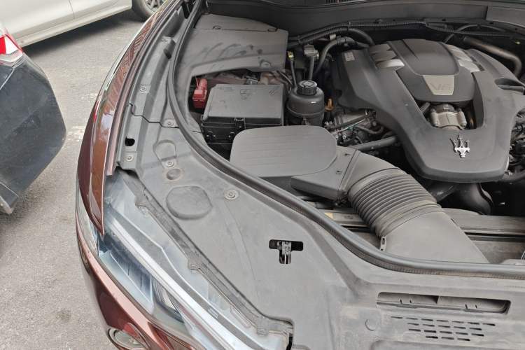 Used Maserati Levante 2016 3.0T Standard Edition Engine Bay Right