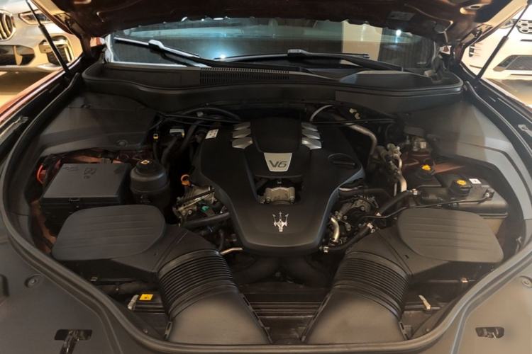 Used Maserati Levante 2016 3.0T Standard Edition Engine Bay