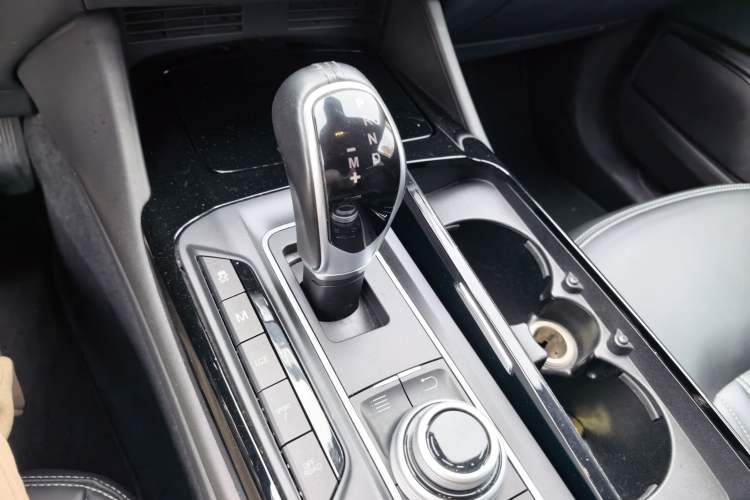 Used Maserati Levante 2016 3.0T Standard Edition Gear Lever