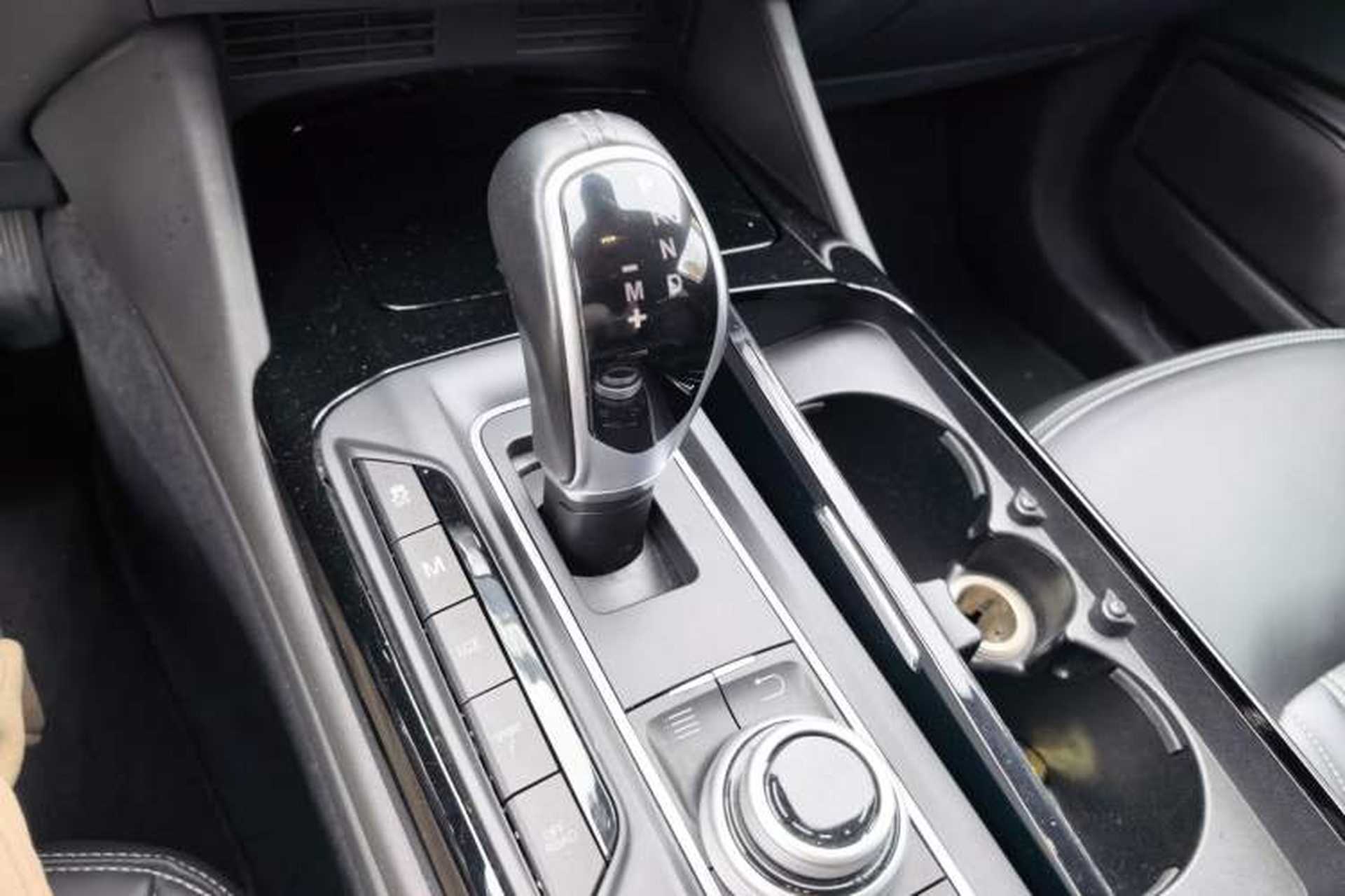 Used Maserati Levante 2016 3.0T Standard Edition Gear Lever