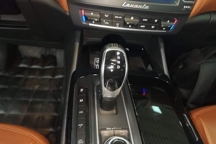 Used Maserati Levante 2016 3.0T Standard Edition Gear Lever