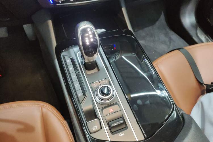 Used Maserati Levante 2016 3.0T Standard Edition Gear Lever
