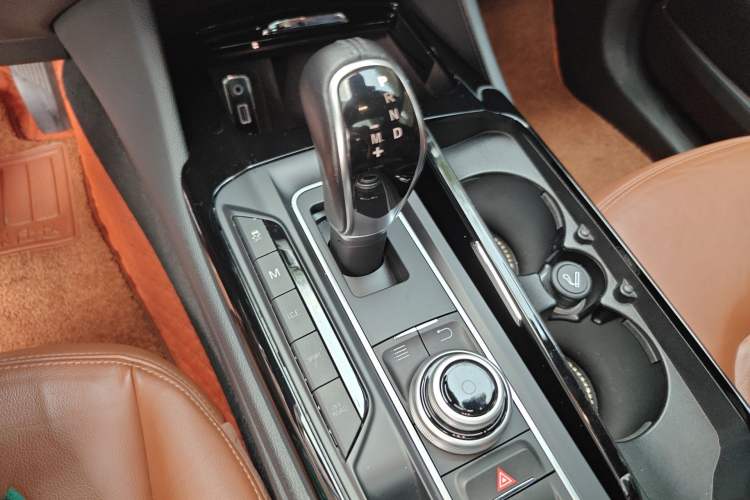 Used Maserati Levante 2016 3.0T Standard Edition Gear Lever