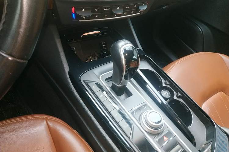 Used Maserati Levante 2016 3.0T Standard Edition Gear Lever