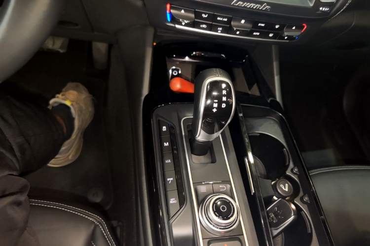 Used Maserati Levante 2016 3.0T Standard Edition Gear Lever