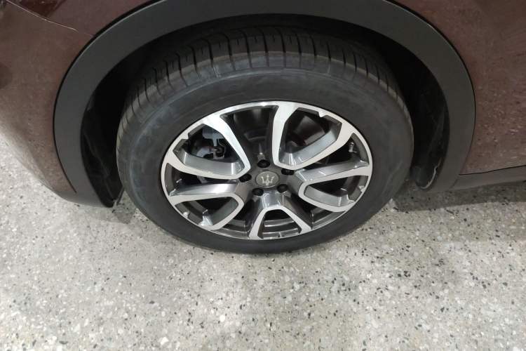 Used Maserati Levante 2016 3.0T Standard Edition Left Front Wheel Hub