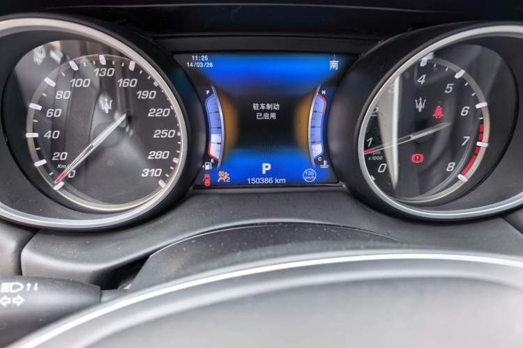 Used Maserati Levante 2016 3.0T Standard Edition Odometer Close Up
