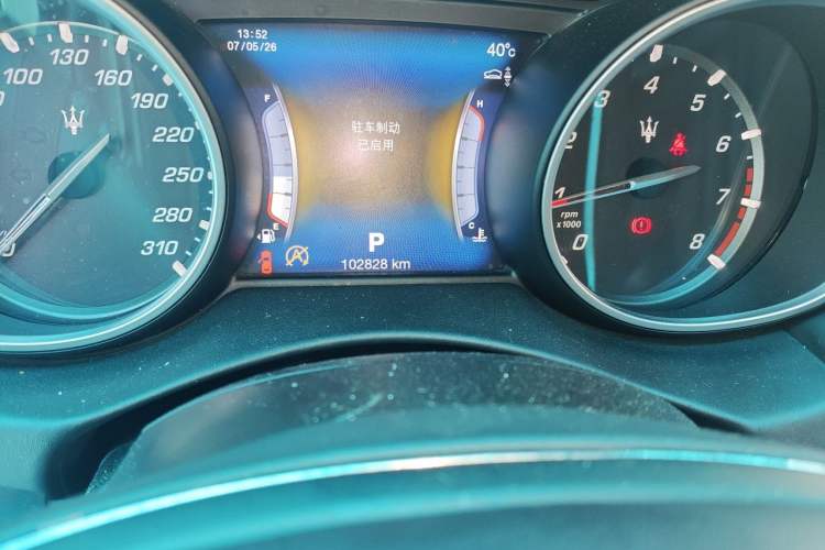 Used Maserati Levante 2016 3.0T Standard Edition Odometer Close Up