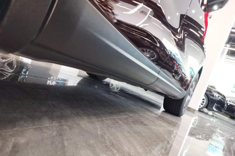 Used Maserati Levante 2016 3.0T Standard Edition Right Side Sill