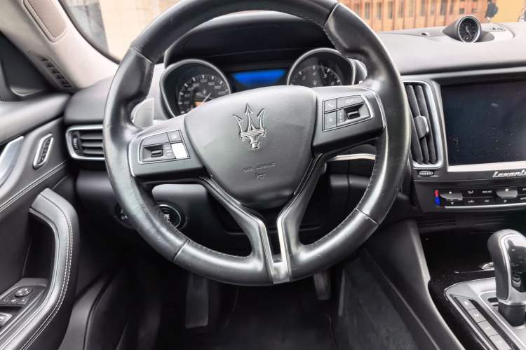 Used Maserati Levante 2016 3.0T Standard Edition Steering Wheel