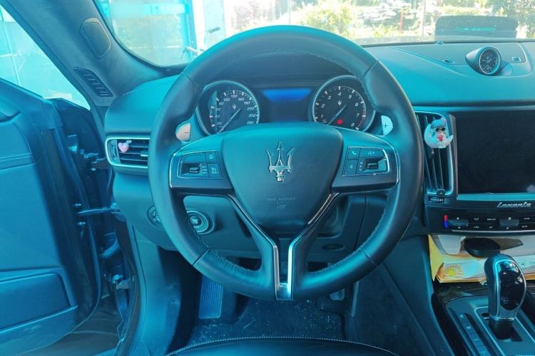 Used Maserati Levante 2016 3.0T Standard Edition Steering Wheel