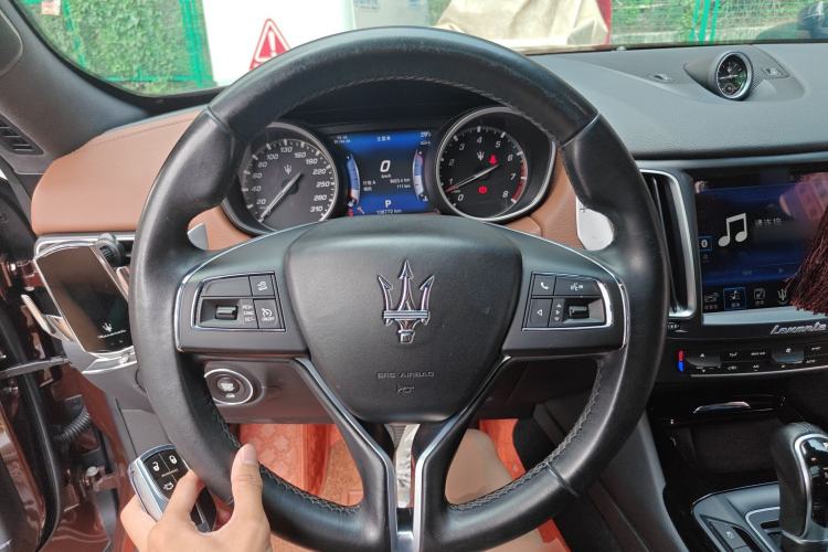 Used Maserati Levante 2016 3.0T Standard Edition Steering Wheel
