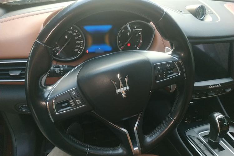 Used Maserati Levante 2016 3.0T Standard Edition Steering Wheel