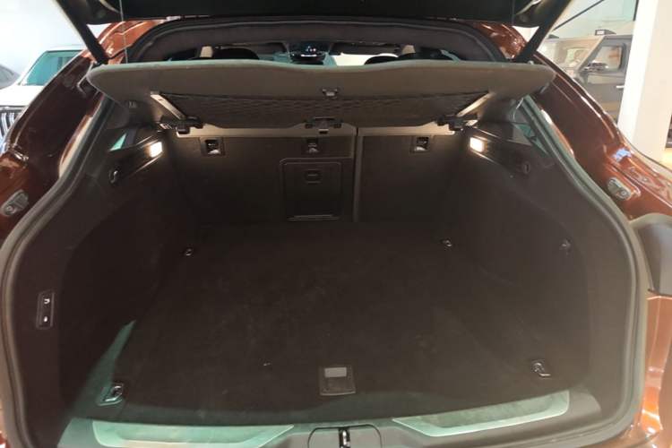 Used Maserati Levante 2016 3.0T Standard Edition Trunk