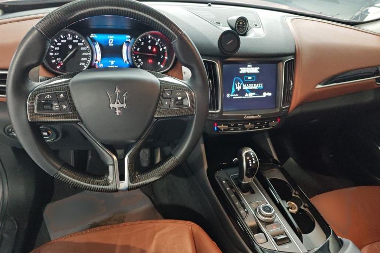 Used Maserati Levante 2016 3.0T Standard Edition Center Console