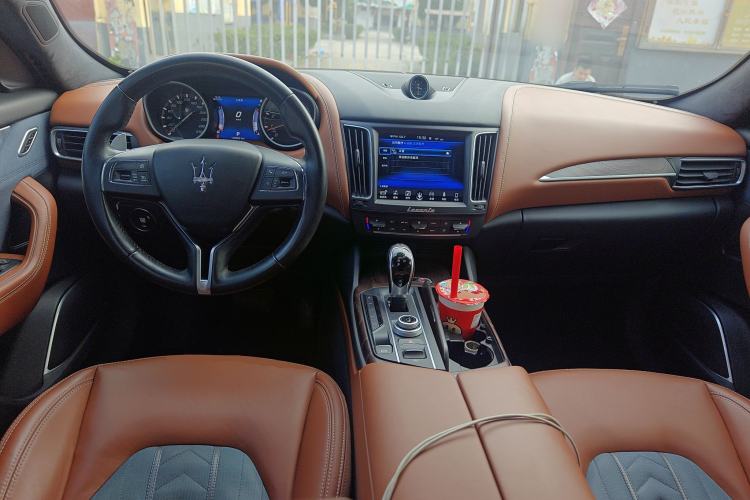 Used Maserati Levante 2016 3.0T Standard Edition Center Console