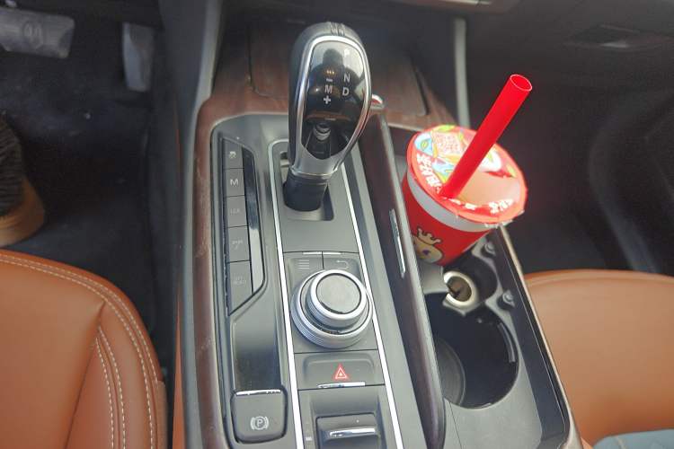 Used Maserati Levante 2016 3.0T Standard Edition Gear Lever