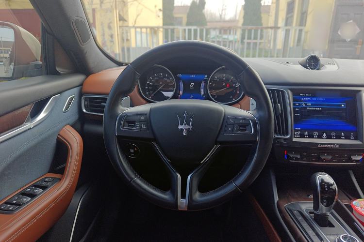 Used Maserati Levante 2016 3.0T Standard Edition Steering Wheel