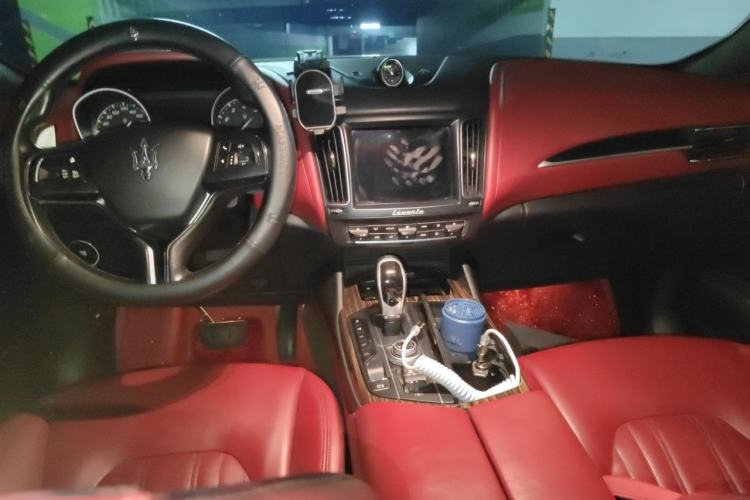Used Maserati Levante 2016 3.0T Standard Edition Center Console