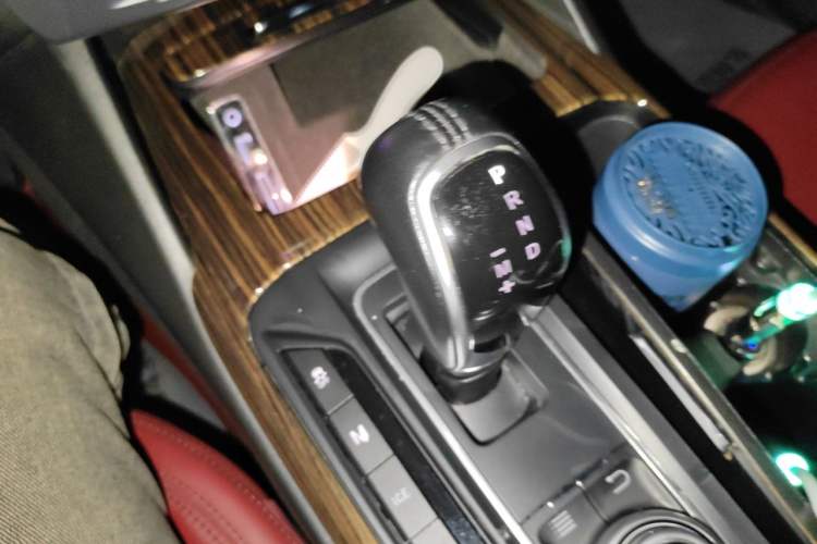 Used Maserati Levante 2016 3.0T Standard Edition Gear Lever