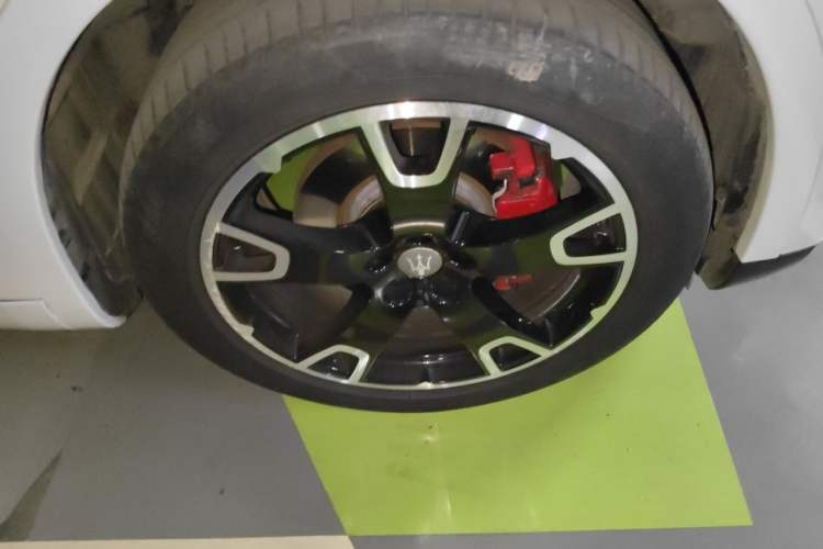 Used Maserati Levante 2016 3.0T Standard Edition Right Front Wheel Hub