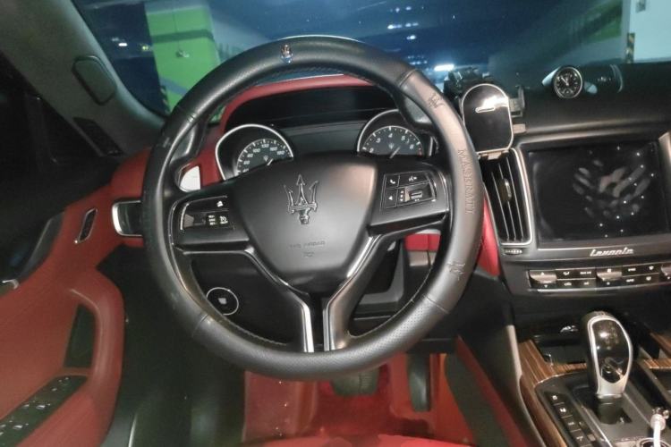 Used Maserati Levante 2016 3.0T Standard Edition Steering Wheel