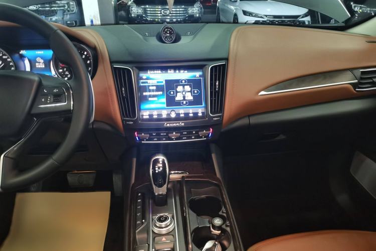 Used Maserati Levante 2016 3.0T Standard Edition Audio And AC Panel