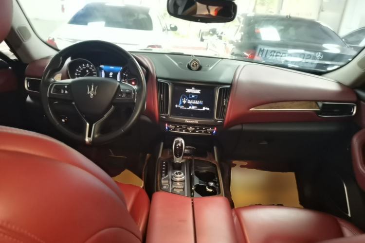 Used Maserati Levante 2016 3.0T Standard Edition Center Console
