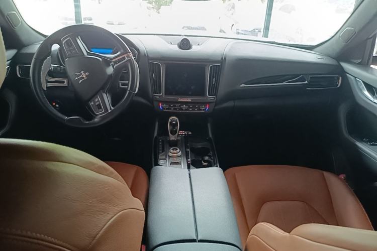 Used Maserati Levante 2016 3.0T Standard Edition Center Console
