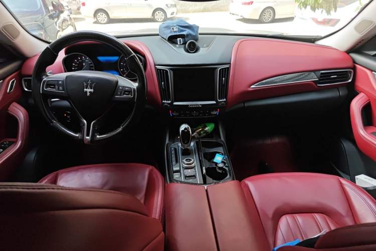 Used Maserati Levante 2016 3.0T Standard Edition Center Console