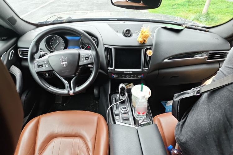 Used Maserati Levante 2016 3.0T Standard Edition Center Console