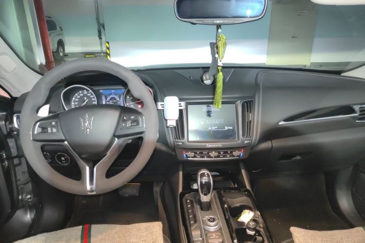 Used Maserati Levante 2016 3.0T Standard Edition Center Console