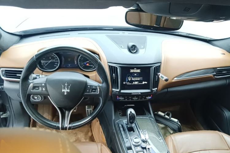 Used Maserati Levante 2016 3.0T Standard Edition Center Console