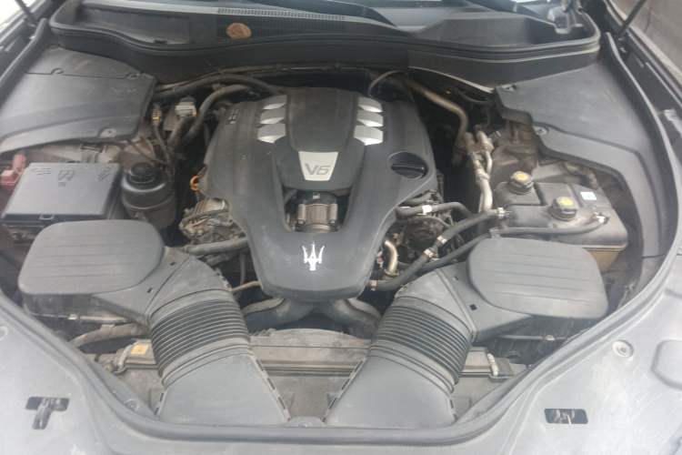 Used Maserati Levante 2016 3.0T Standard Edition Engine Bay
