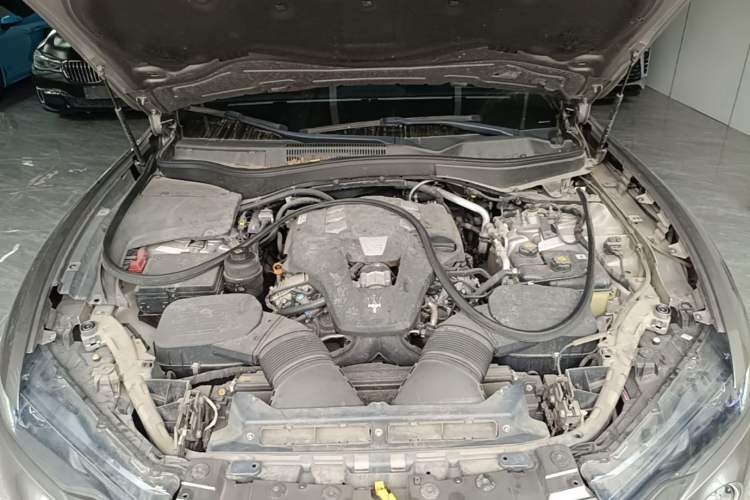 Used Maserati Levante 2016 3.0T Standard Edition Engine Bay