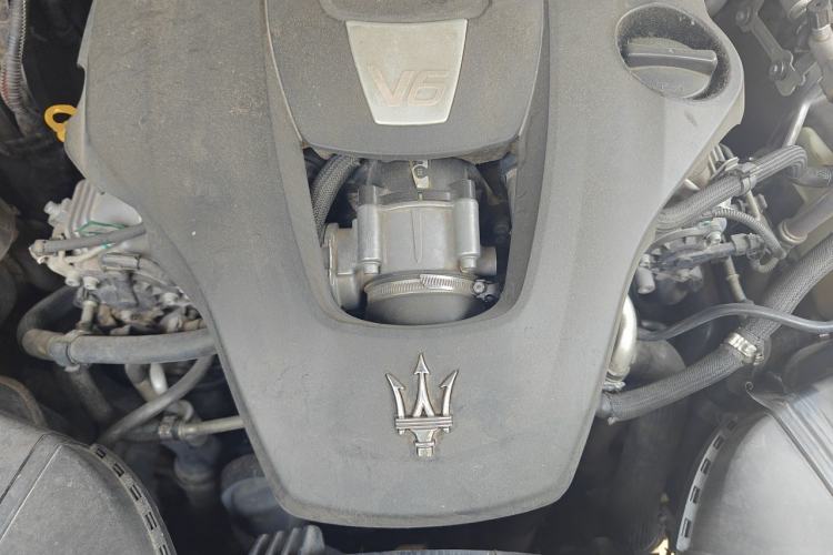 Used Maserati Levante 2016 3.0T Standard Edition Engine Bay
