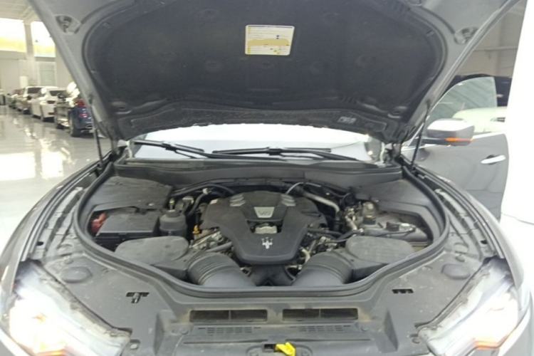 Used Maserati Levante 2016 3.0T Standard Edition Engine Bay