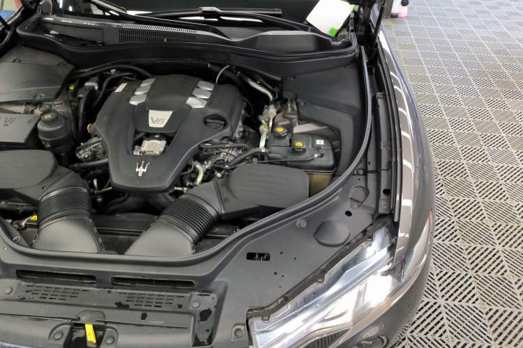 Used Maserati Levante 2016 3.0T Standard Edition Engine Bay Left