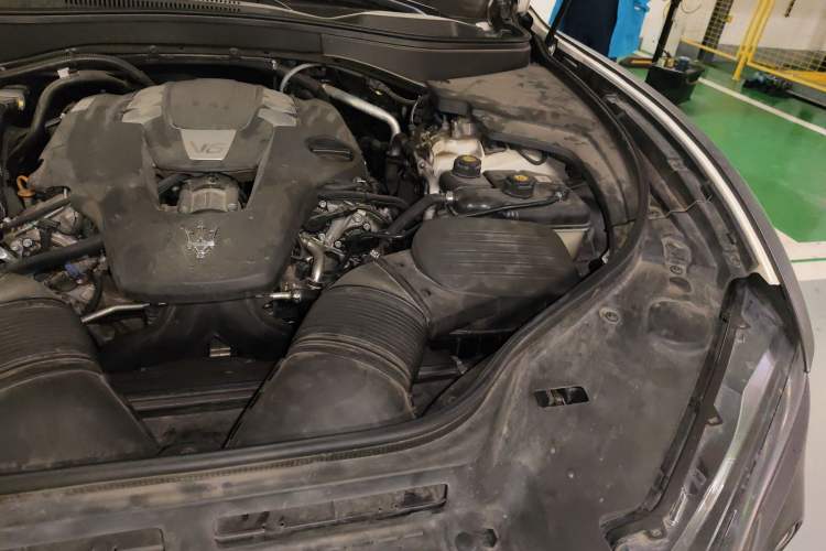 Used Maserati Levante 2016 3.0T Standard Edition Engine Bay Left