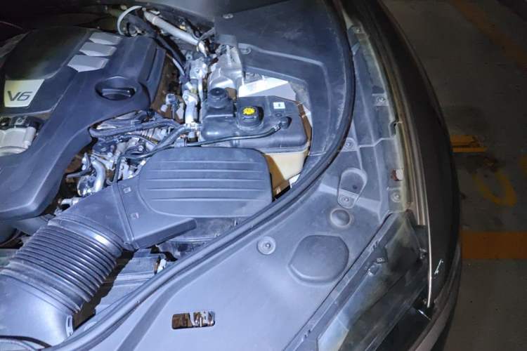 Used Maserati Levante 2016 3.0T Standard Edition Engine Bay Left