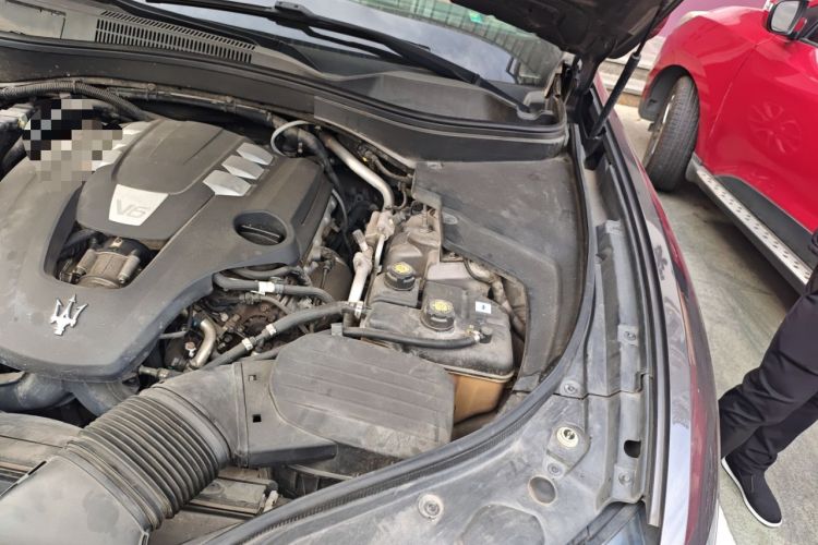 Used Maserati Levante 2016 3.0T Standard Edition Engine Bay Left