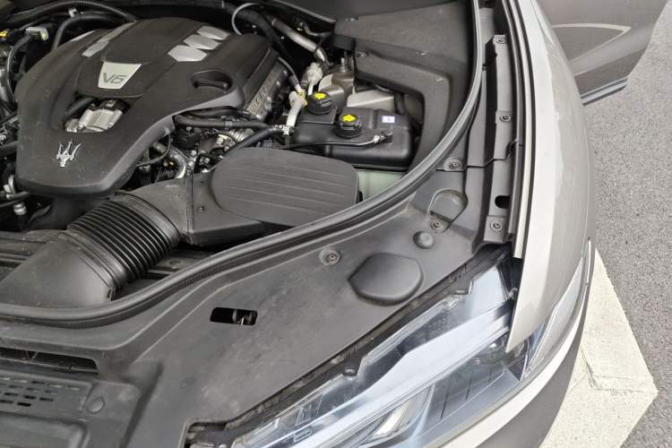Used Maserati Levante 2016 3.0T Standard Edition Engine Bay Left