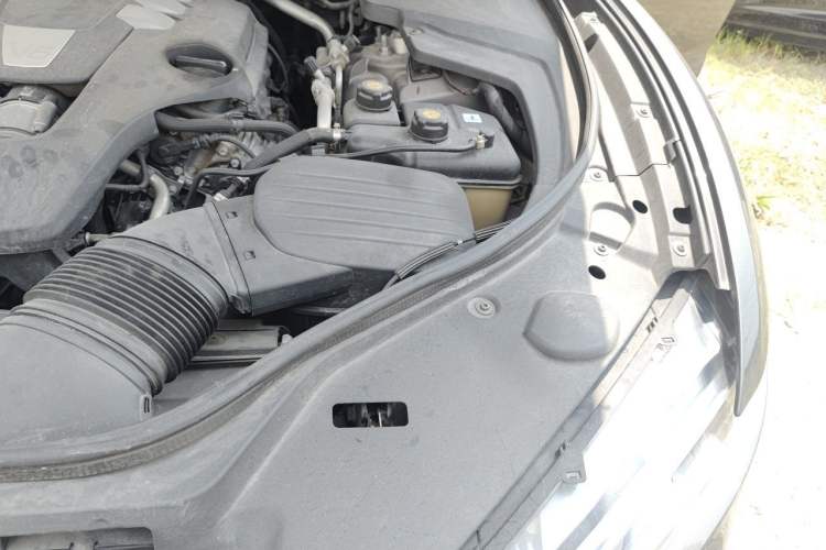 Used Maserati Levante 2016 3.0T Standard Edition Engine Bay Left