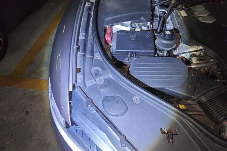 Used Maserati Levante 2016 3.0T Standard Edition Engine Bay Right