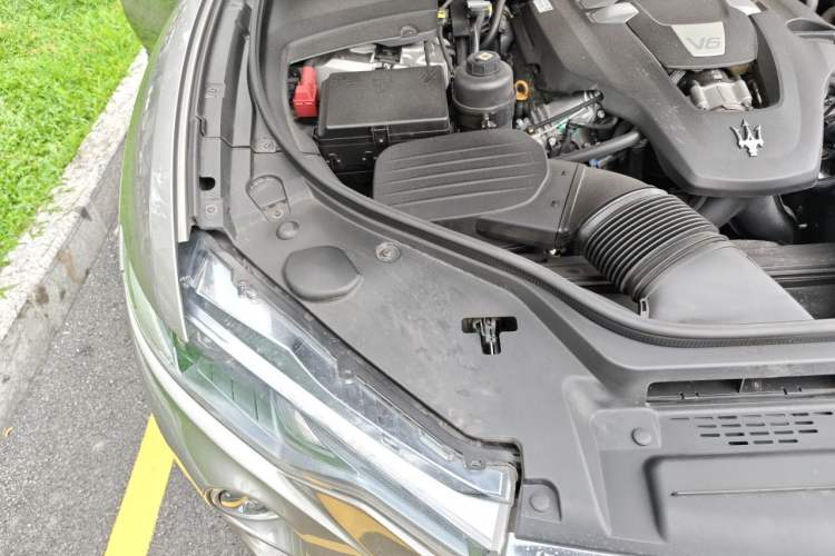 Used Maserati Levante 2016 3.0T Standard Edition Engine Bay Right