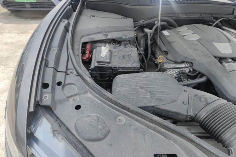 Used Maserati Levante 2016 3.0T Standard Edition Engine Bay Right