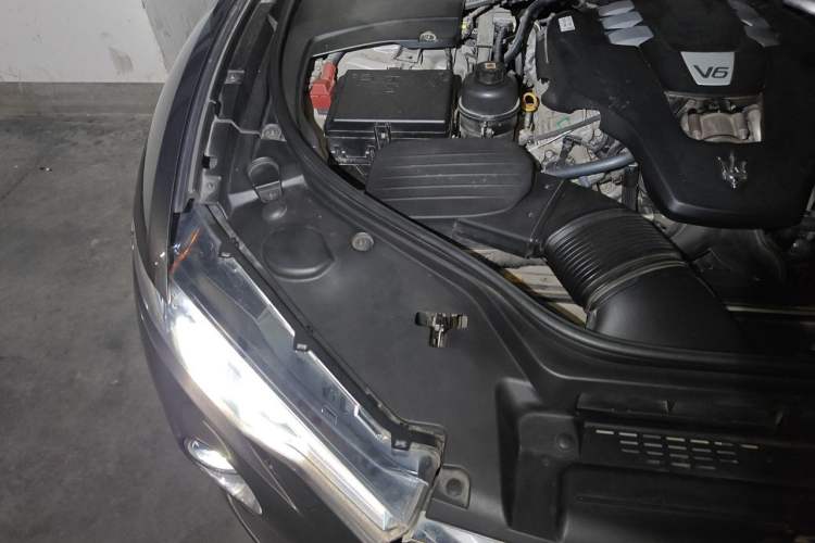 Used Maserati Levante 2016 3.0T Standard Edition Engine Bay Right