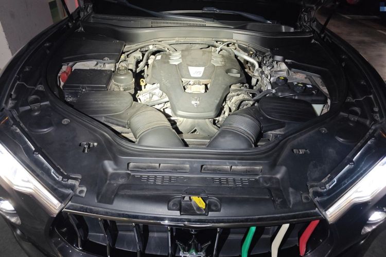 Used Maserati Levante 2016 3.0T Standard Edition Engine Bay