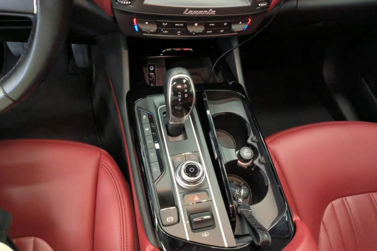 Used Maserati Levante 2016 3.0T Standard Edition Gear Lever