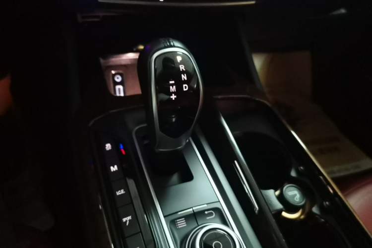 Used Maserati Levante 2016 3.0T Standard Edition Gear Lever